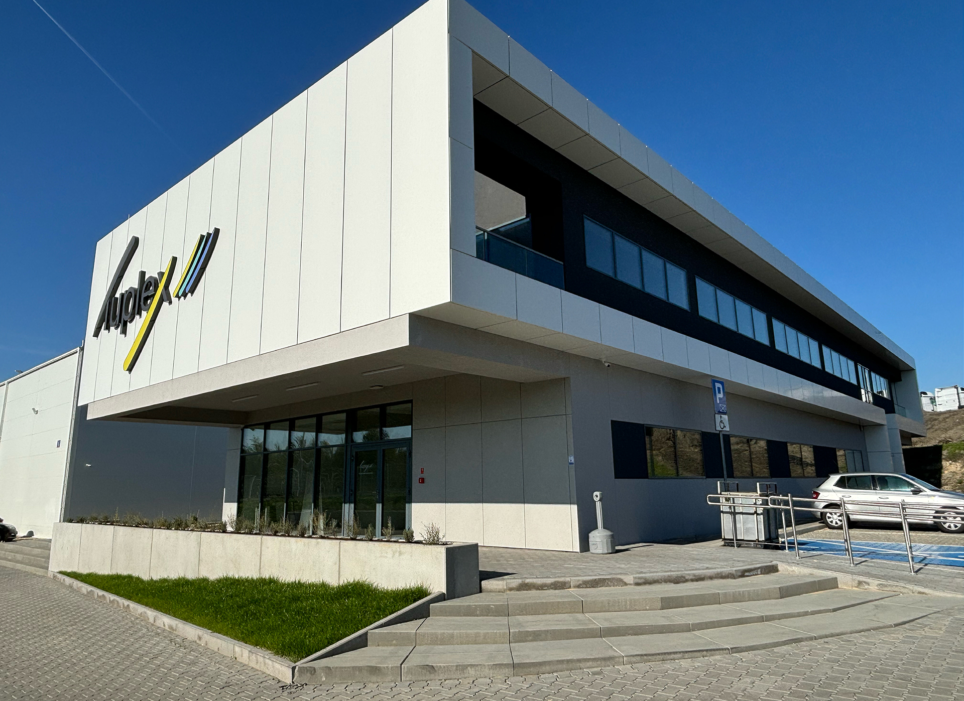 Budowa obiektów socjalnych i biurowych